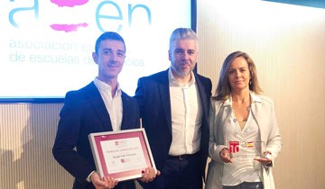 Pilar Vera, Sergio Edú Valsania y el director de UEMC Business School